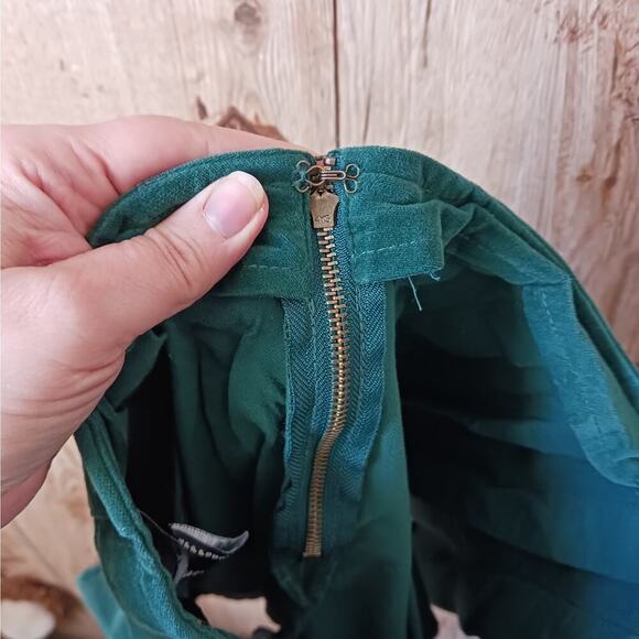 Forever 21 Green Velvet Box Pleat Mini Skirt Size Small - Picture 8 of 8